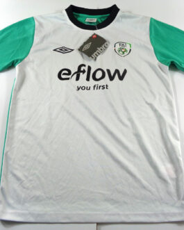 2014 IRELAND Soccer Camp Football Shirt XLB Extra Large Boys White Umbro BNWT