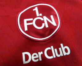 2016/17 FC NURNBERG Training Football Shirt M Medium Red Umbro