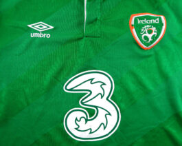 2016/18 IRELAND Home Football Shirt L Large Green Umbro