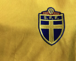 2002/04 SWEDEN Home Football Shirt XS Extra Small Yellow Adidas